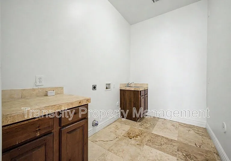 111 W Missouri Ave #B — Photo 16
