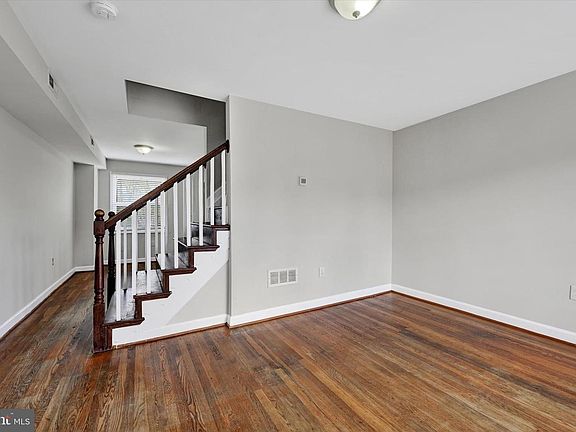 3rd image of 956 Middlesex Rd