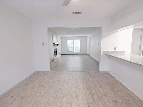 4th image of 3636 Dexter Ave #3632