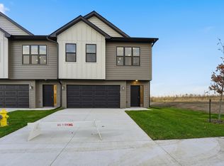 1382 Meadow Rose Pl, Waukee, IA 50263