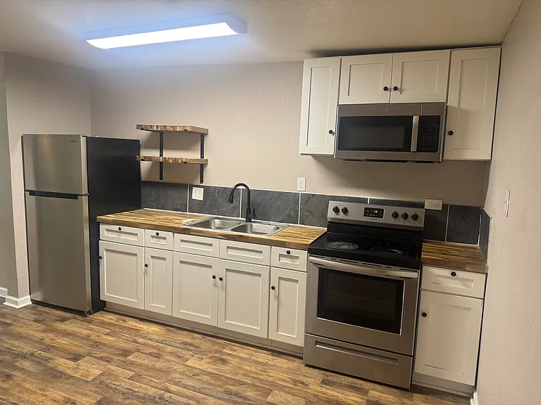401 W Elmira St #102 — Photo 3
