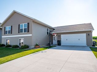 2907 Bryant Blvd SW, Cedar Rapids, IA 52404