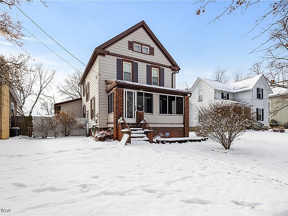 2nd image of 424 Bronson St