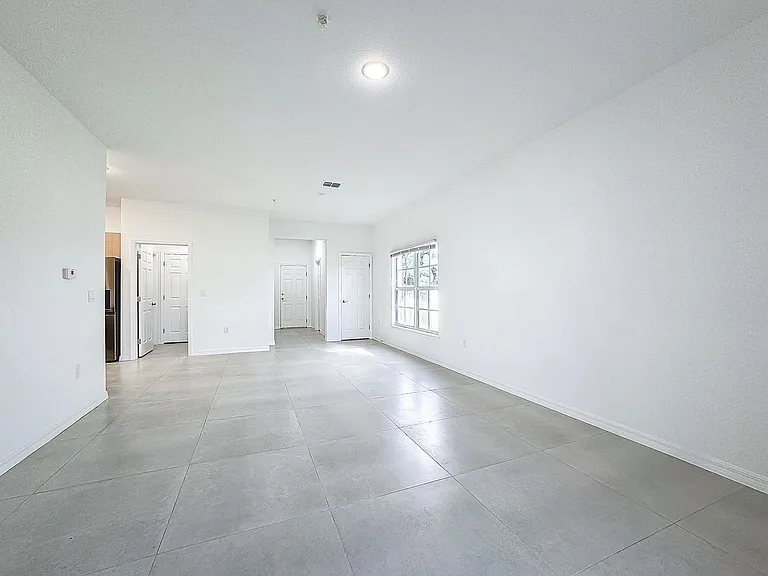 1748 Barton Towne Cir — Photo 24