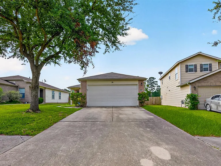 22851 Twisting Pine Dr — Photo 3