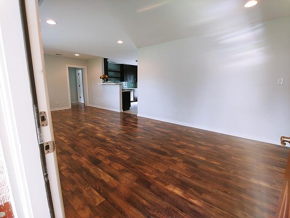 3rd image of 421 Surrey Dr