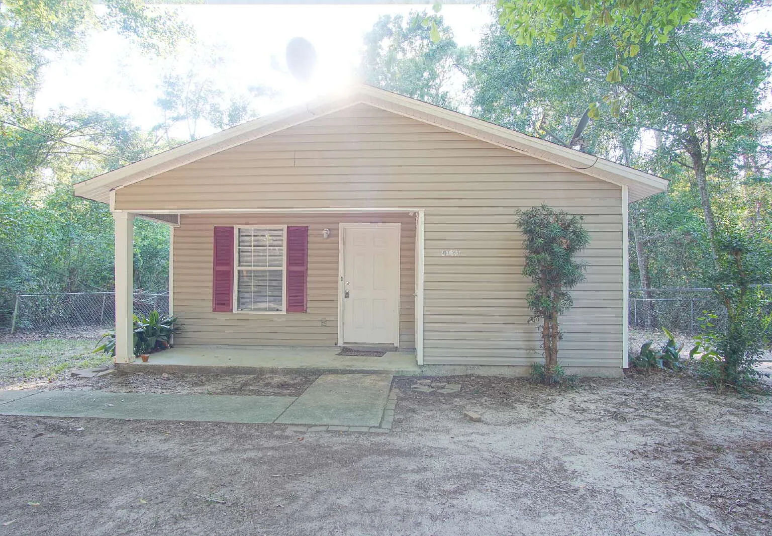3 bed, 1.0 bath, 1034 sqft, $1,525 — Photo 1
