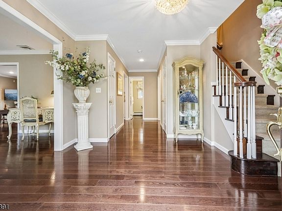 2nd image of 5 Revere Ct