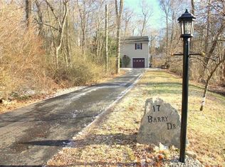 17 Barry Dr, Gales Ferry, CT 06335