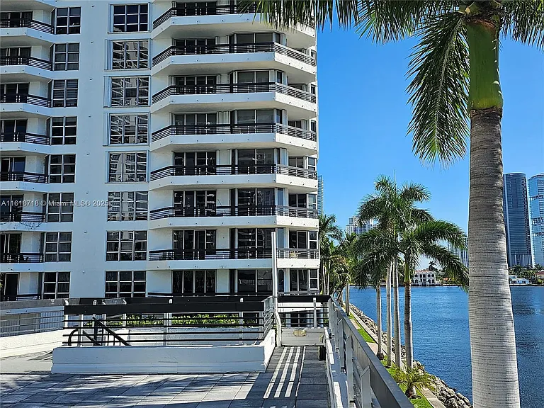 3600 Mystic Pointe Dr #1607 — Photo 21