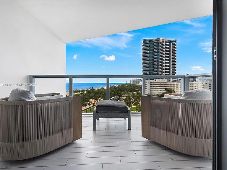 2201 Collins Ave #814 — Photo 17