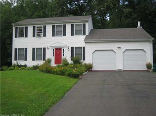 26 Croydon Dr, Bloomfield, CT 06002