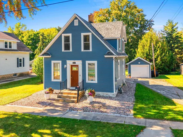 401 Van St, Neenah, WI 54956