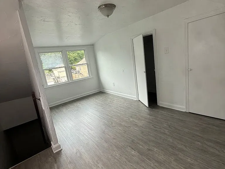 64 S Front St — Photo 31