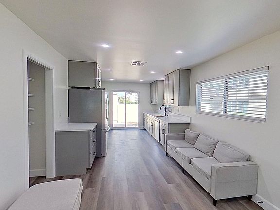 5th image of 8592 Cornwall Cir