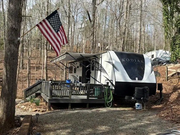 532 10th St, Ellijay, GA 30540