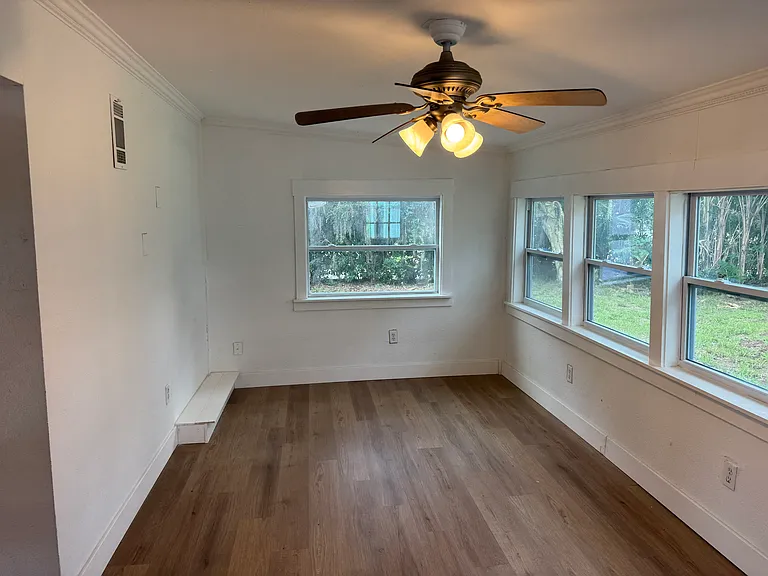 2121 Greenway Dr — Photo 14