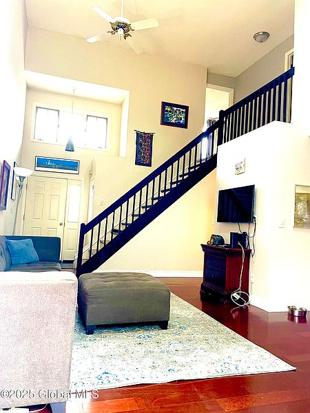 4th image of 7 Gregory Court