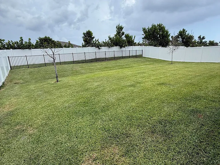 1653 NE Ocean Dunes Dr — Photo 22