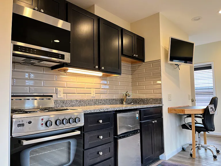 Holly Brook Apartments — Photo 42