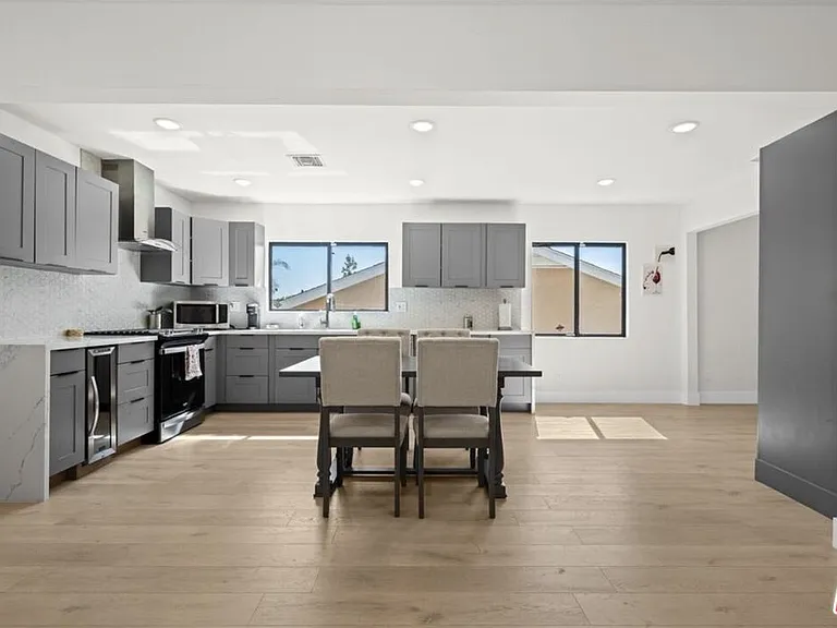 2617 S Beverly Dr — Photo 43