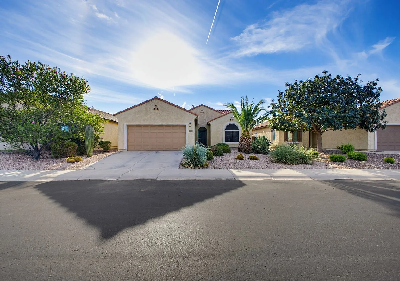 Lovely 3 Bed 2 Bath Home For Rent in Anthem at Merrill Ranch! — Photo 4