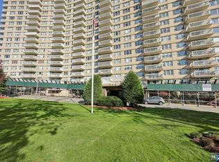 555 North Ave APT 8M, Fort Lee, NJ 07024