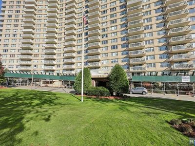 555 North Ave APT 8M, Fort Lee, NJ, 07024