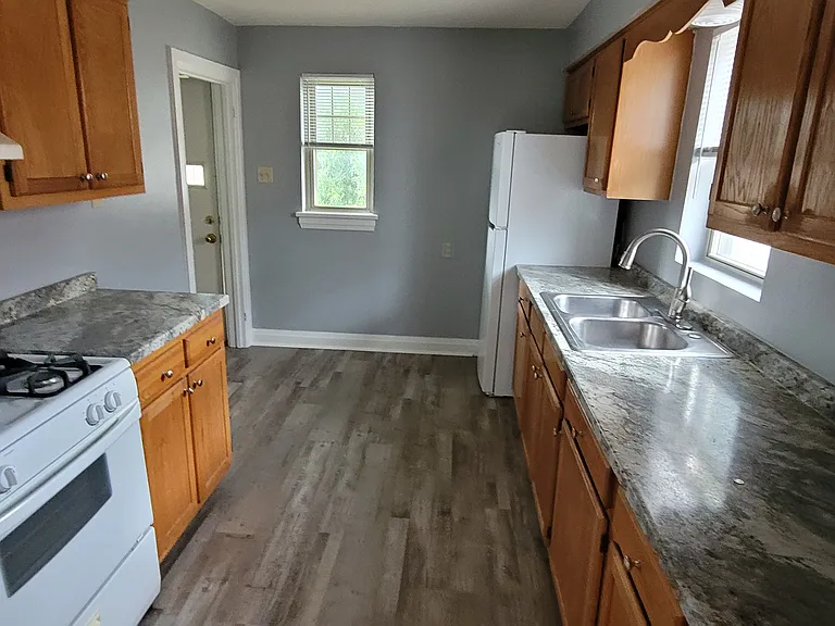 814 W 34th St — Photo 12