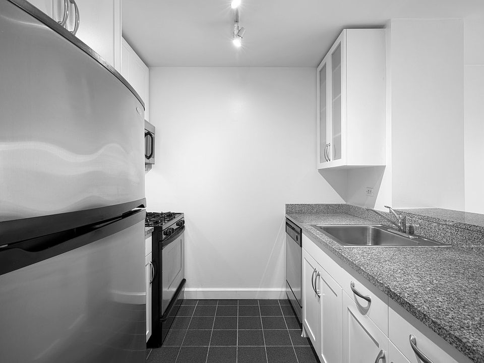 1st image of 360 W 43rd St APT N8d