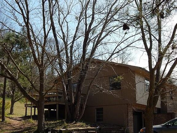 3rd image of 709 N Parrott Dr