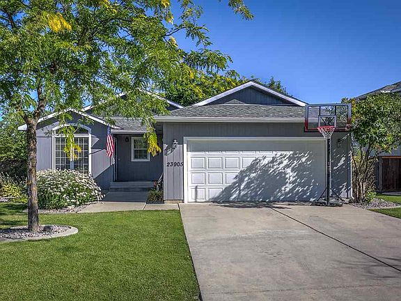 3rd image of 23905 E. Maxwell Dr.