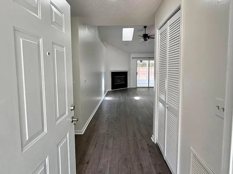 8250 Lakemont Dr — Photo 2