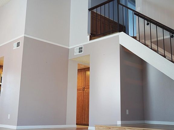 4th image of 1375 Winterwood Ln