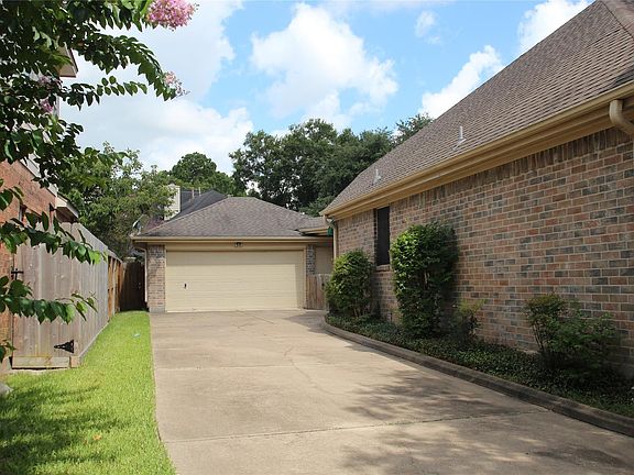 3rd image of 21806 Moortown Cir