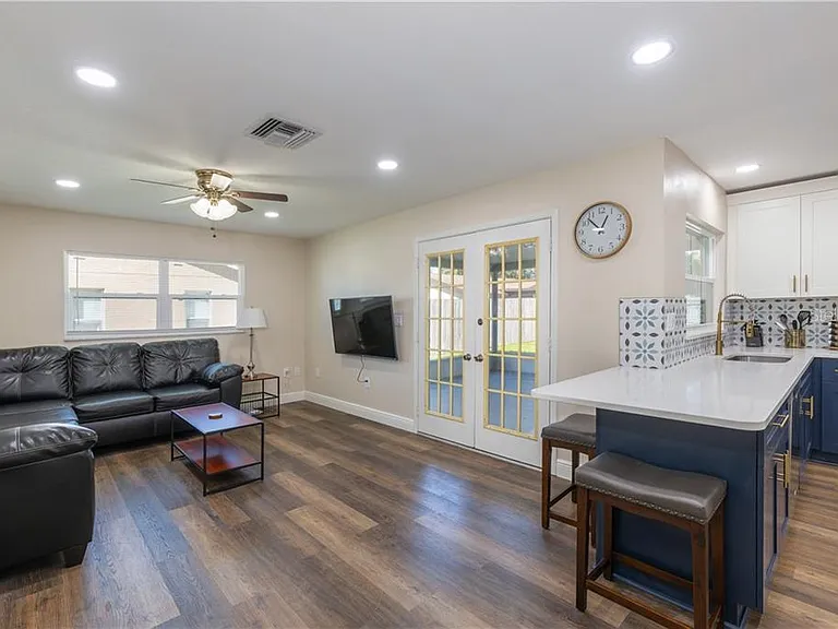 4711 Ridge Point Dr — Photo 3