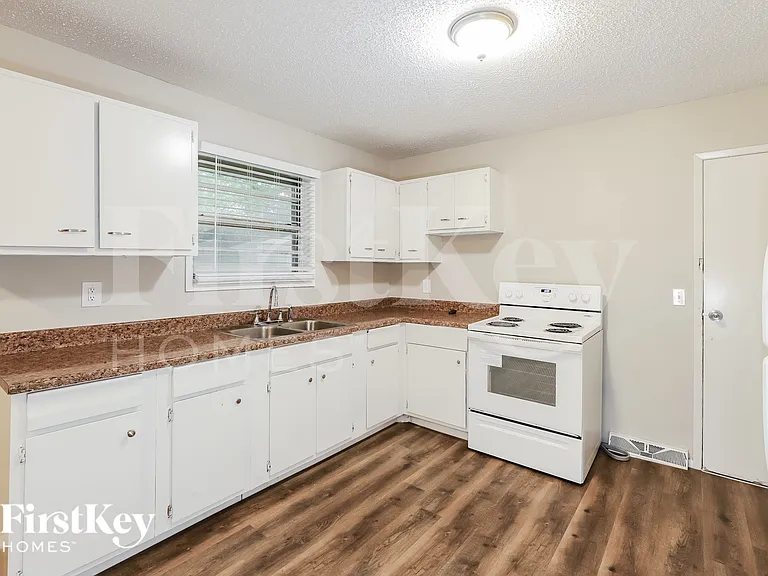 5620 N Potter Ave — Photo 8