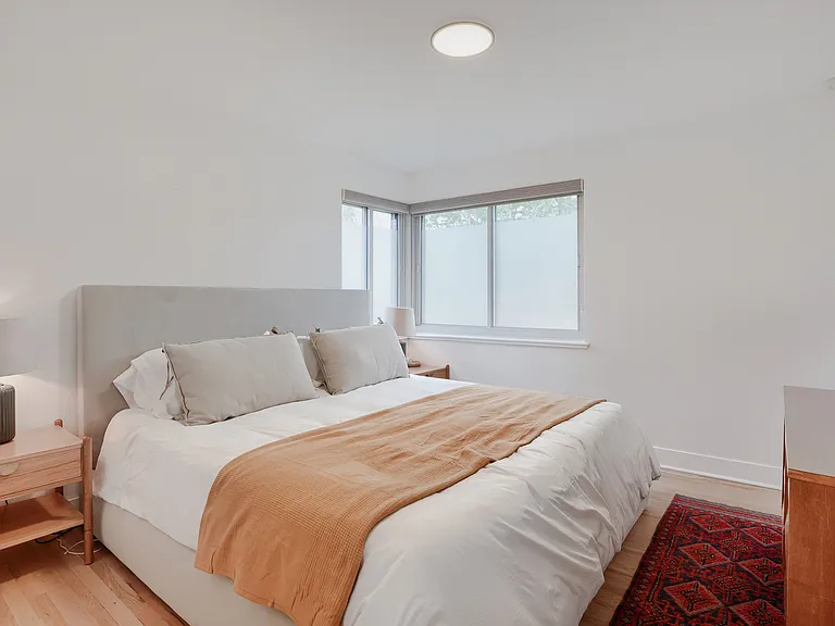 2215 Syracuse St — Photo 15