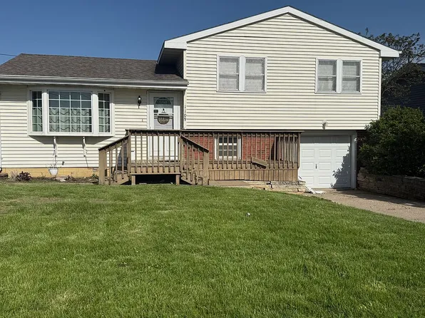 1109 Westwood Ln, Muscatine, IA 52761