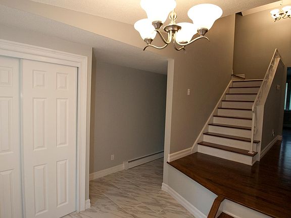 4th image of 300 Robin Hill Dr