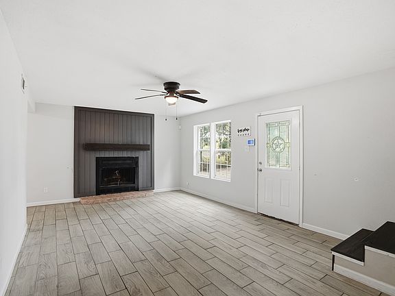 2nd image of 807 NE Frontage Rd