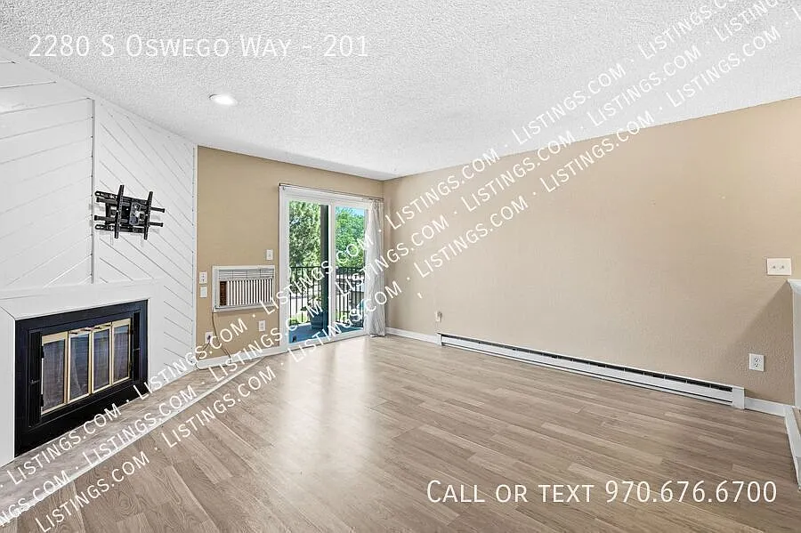 Move in Ready 2bed 2bath in Cherry Creek Schools — Photo 2