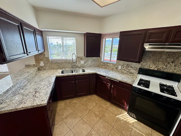 1523 E Windsor Rd #105B — Photo 7