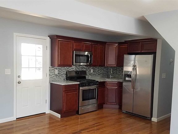4th image of 119 Suffolk Ave