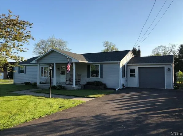 306 W Washington St, Sackets Harbor, NY 13685