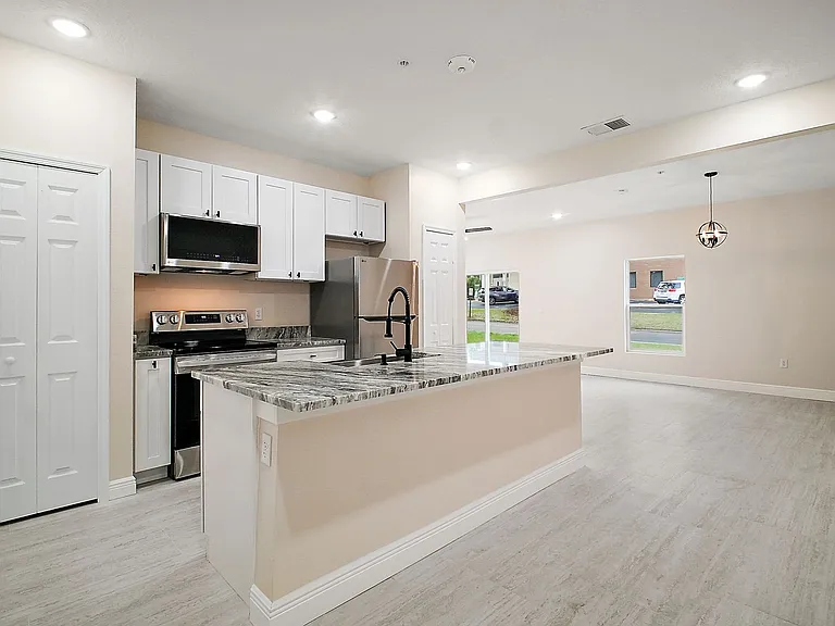 201 N Dewey St #202 — Photo 27