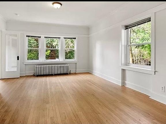 2nd image of 2056 W Cuyler Ave #2