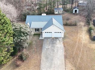 16 Broken Arrow Ct, Rydal, GA 30171