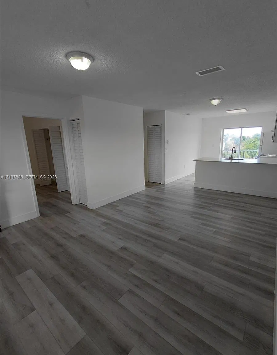 Las Villas Segovia Condo — Photo 1