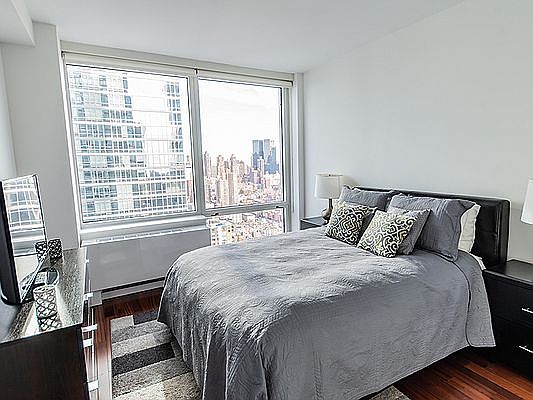 1st image of 610 W 42nd St #S38f